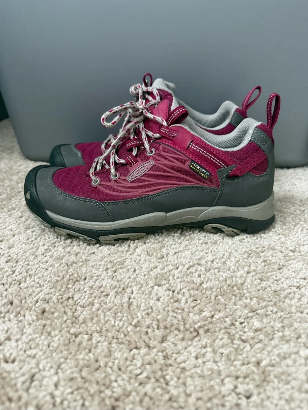 KEEN Saltzman KEEN.DRY Waterproof Hiking Shoes Beet Red Gray Women’s Size 7